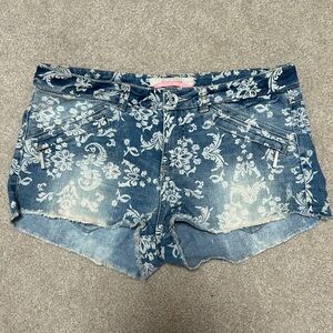 Pattern Low-waisted Jean Shorts